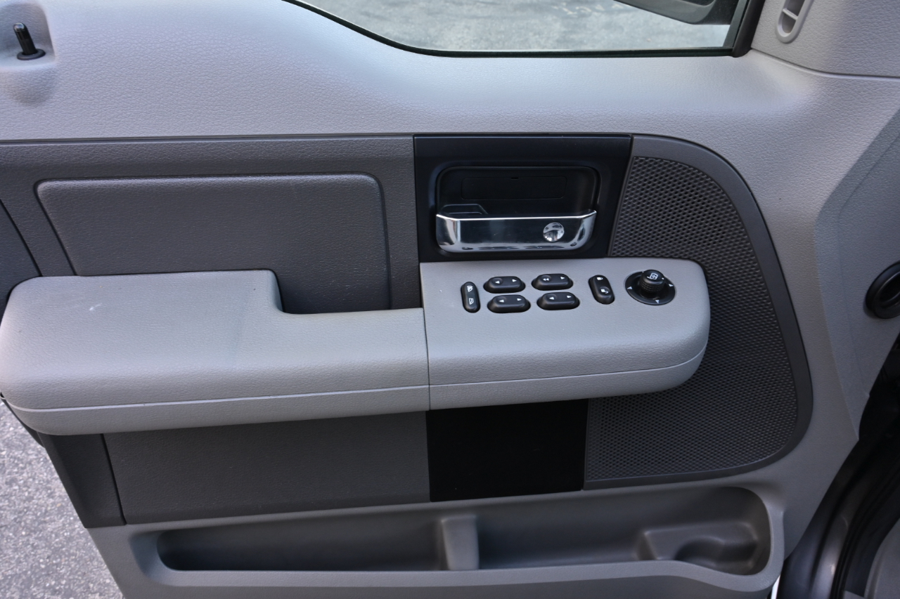 Ford F-150 SuperCrew 139" XLT 2006