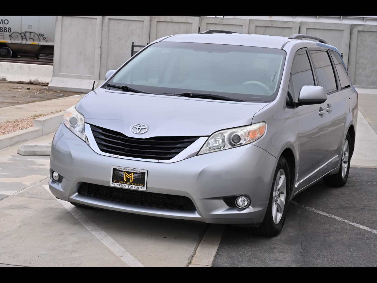 2011 Toyota Sienna LE V6 8 Passenger