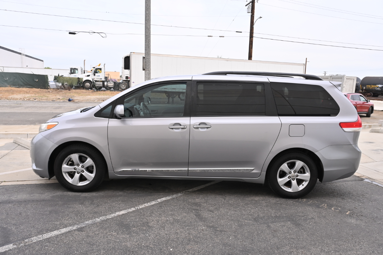Toyota Sienna  2011