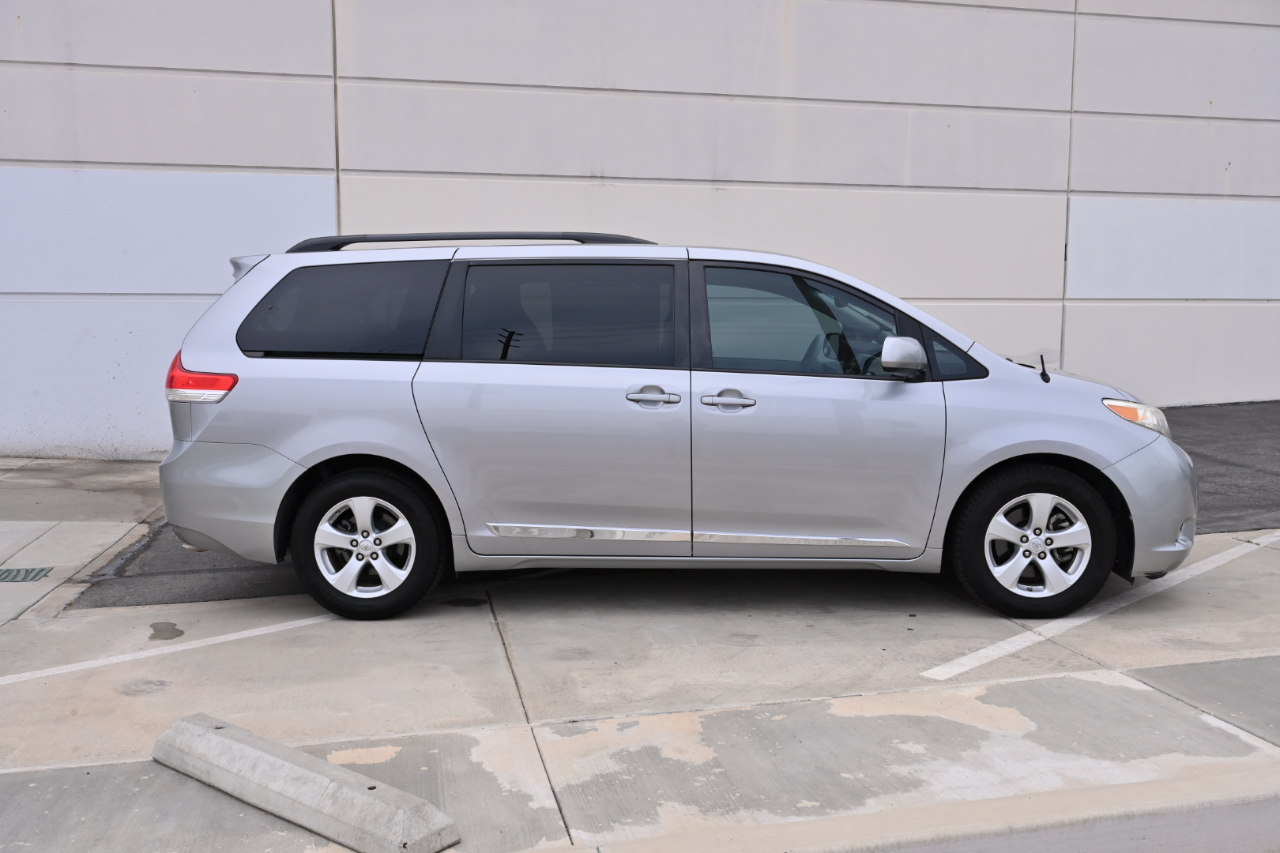 Toyota Sienna  2011
