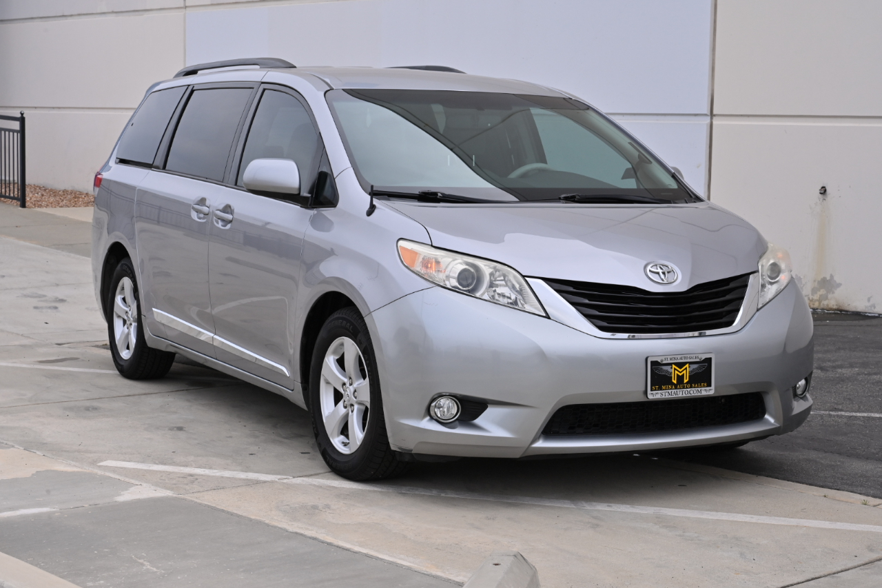 Toyota Sienna  2011