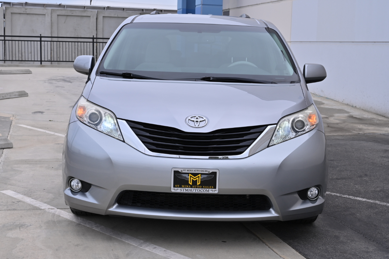 Toyota Sienna  2011