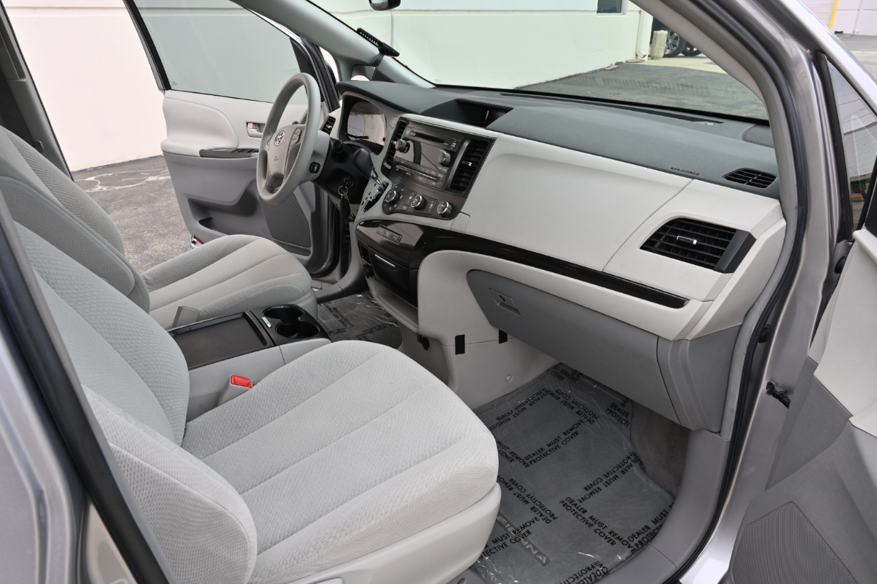 Toyota Sienna  2011