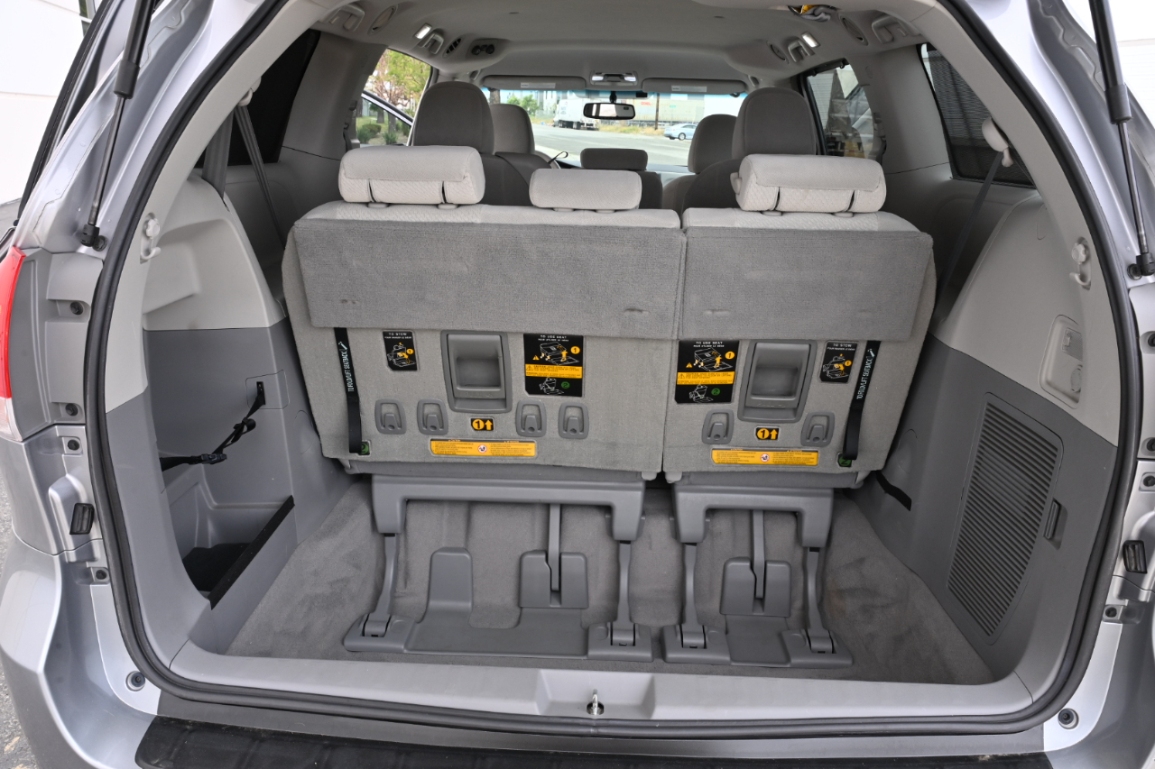 Toyota Sienna  2011