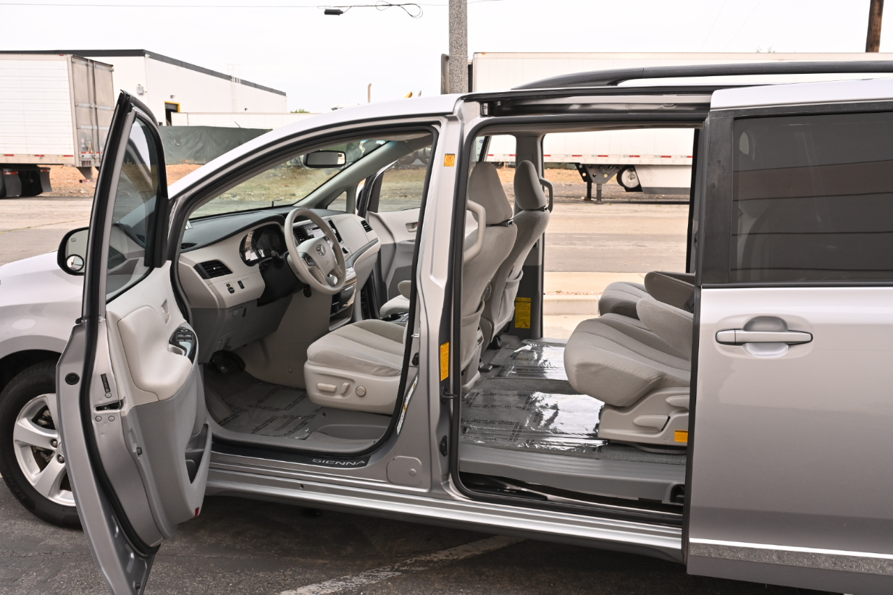 Toyota Sienna  2011