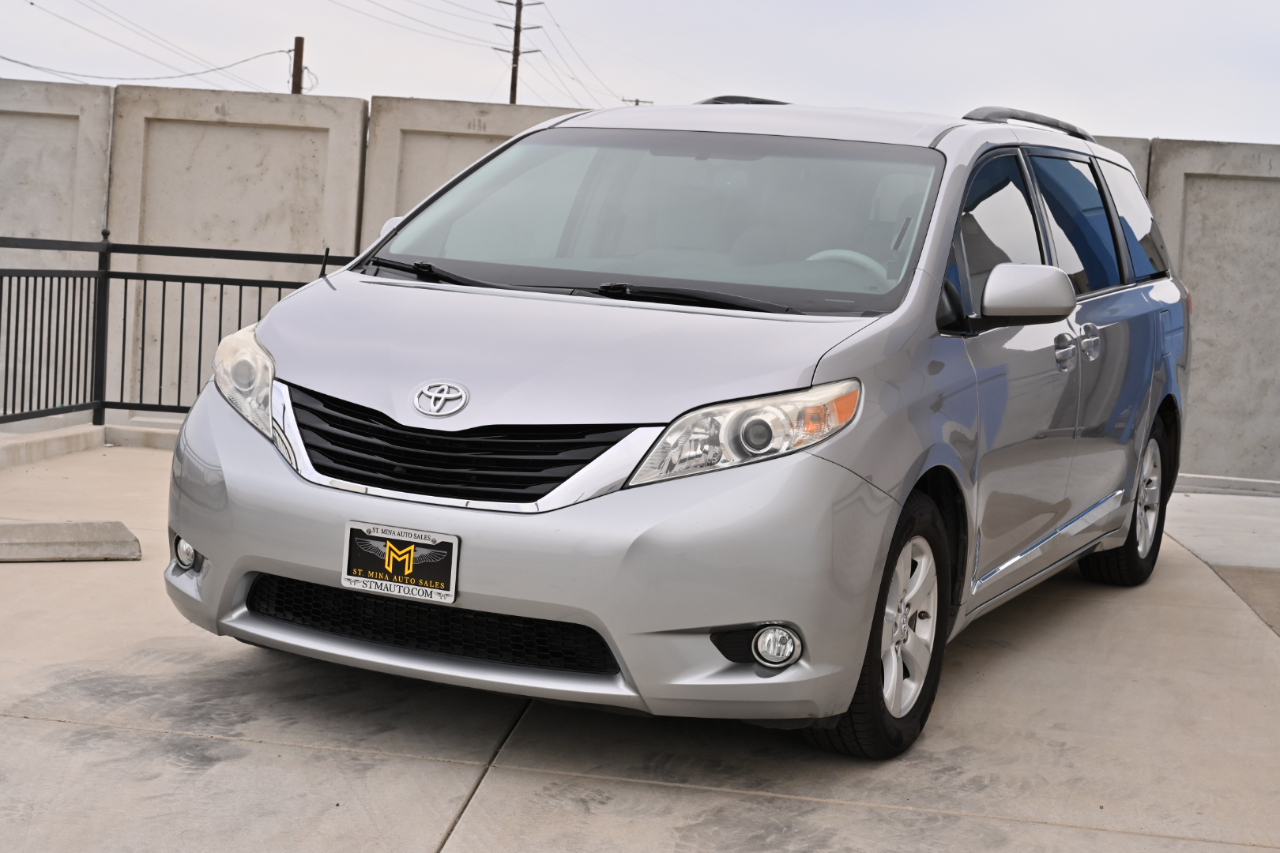 Toyota Sienna  2011
