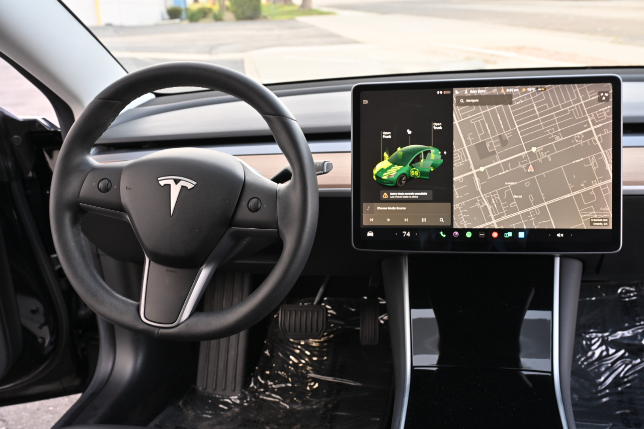 Tesla Model 3  2019