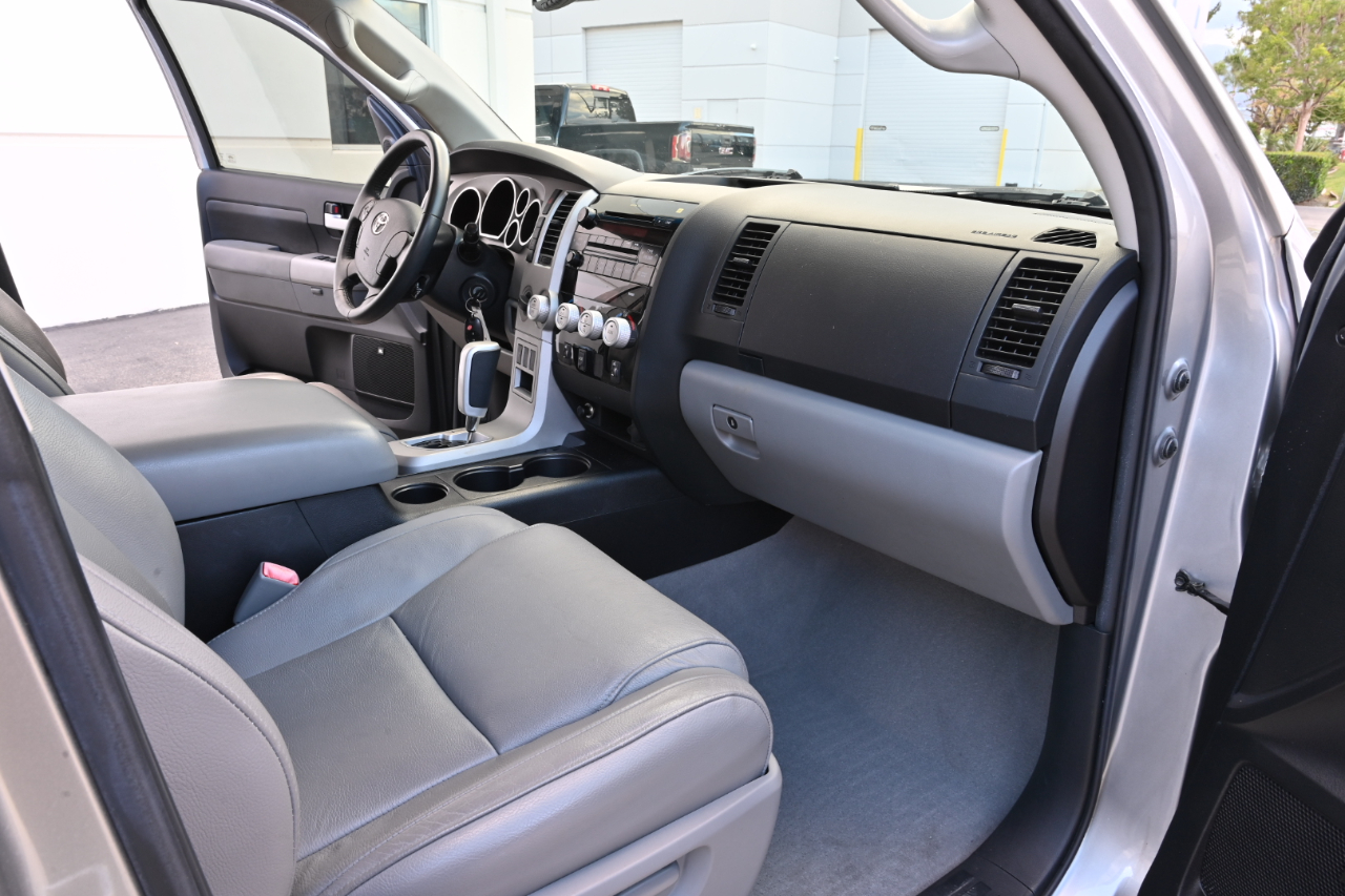 Toyota Tundra Limited Double Cab 5.7L 4WD 2007