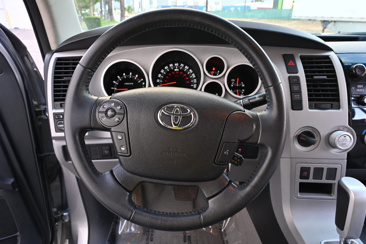 Toyota Tundra Limited Double Cab 5.7L 4WD 2007
