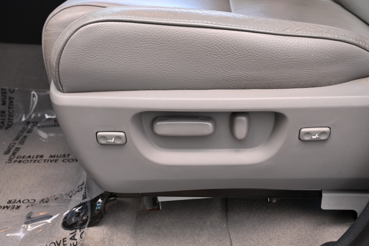 Toyota Tundra Limited Double Cab 5.7L 4WD 2007