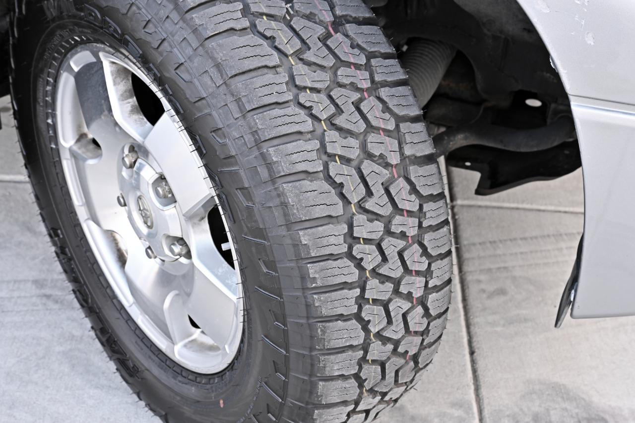 Toyota Tundra Limited Double Cab 5.7L 4WD 2007