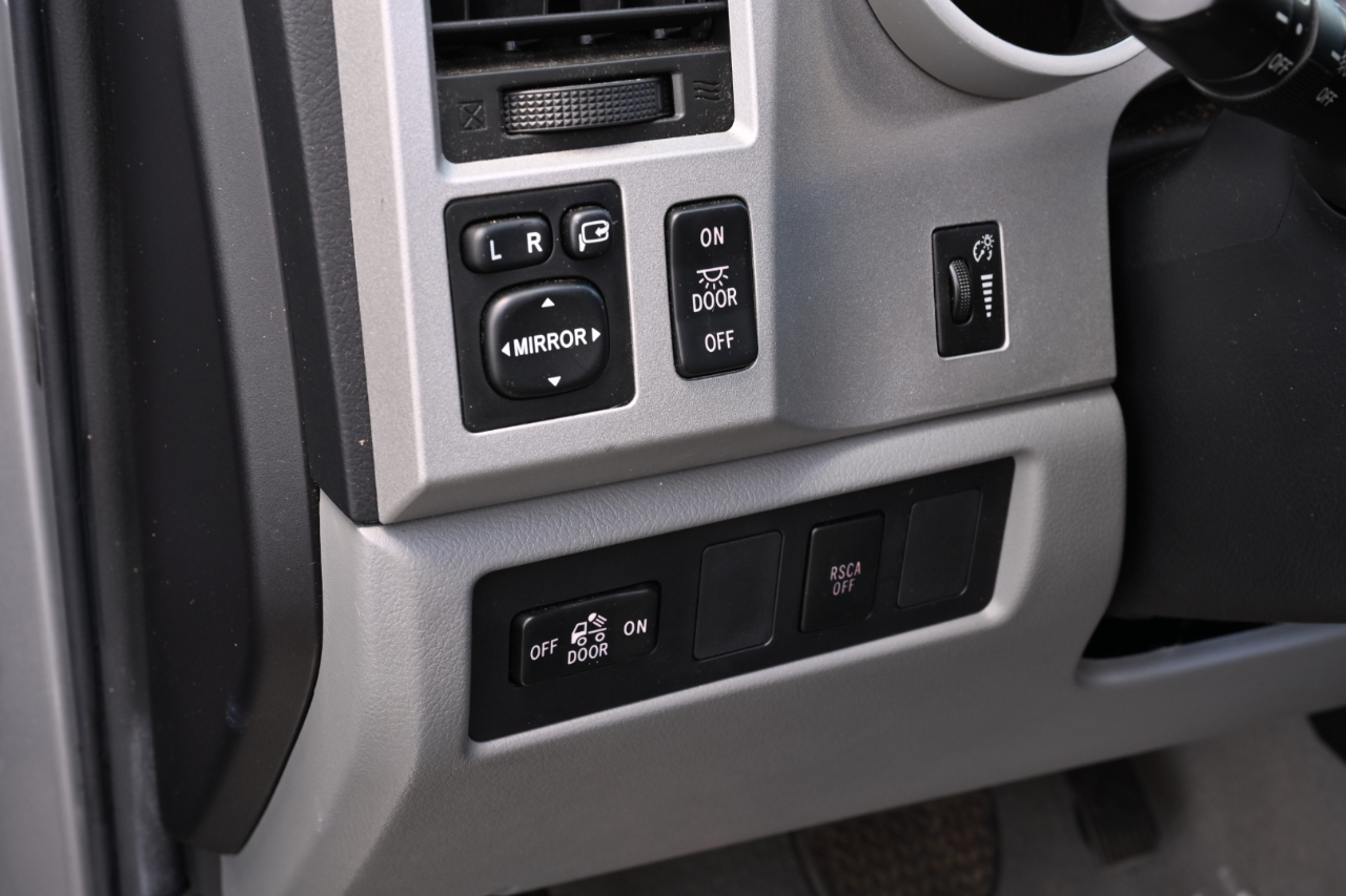 Toyota Tundra Limited Double Cab 5.7L 4WD 2007