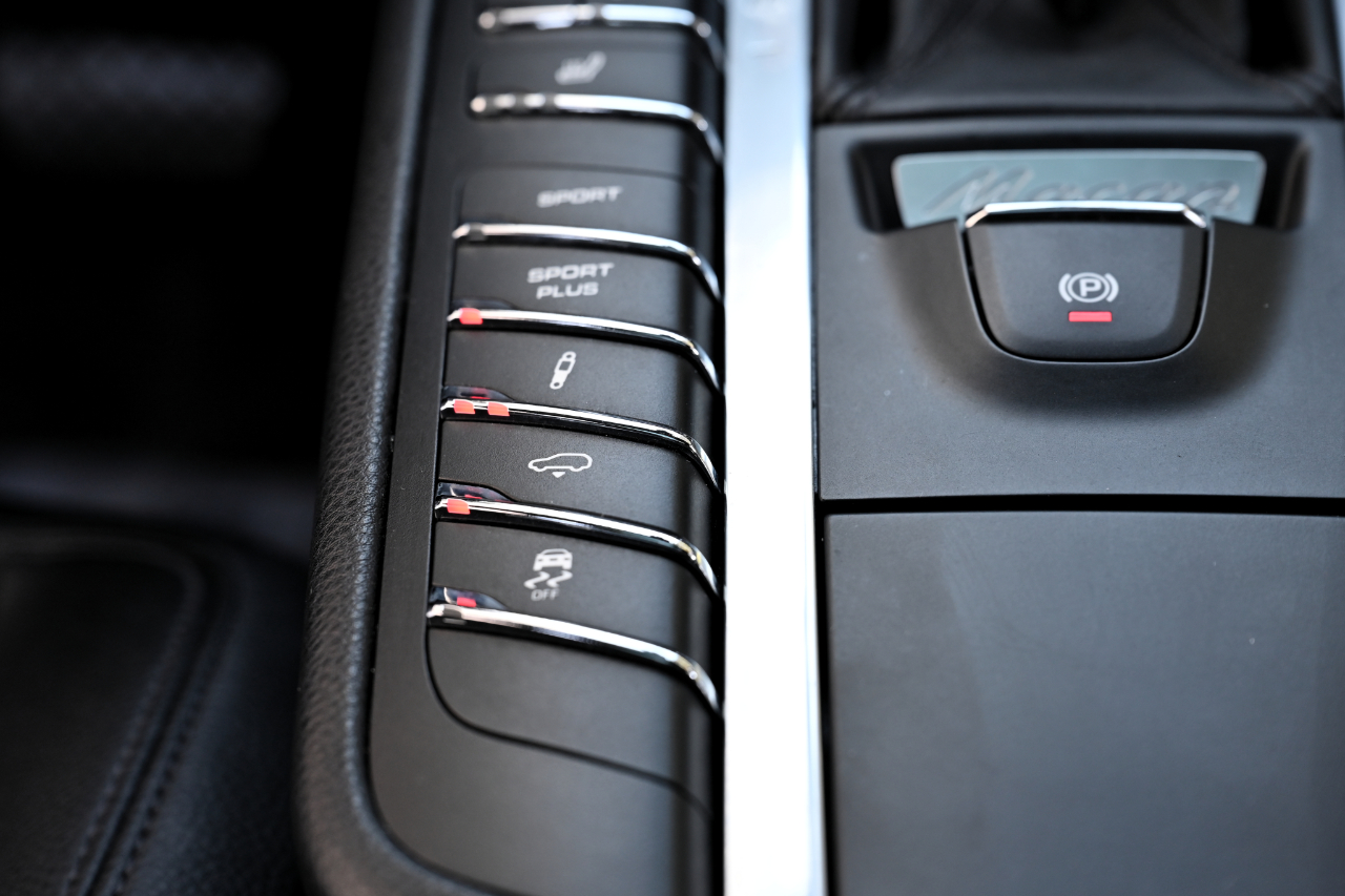 Porsche Macan Sport Edition AWD 2018