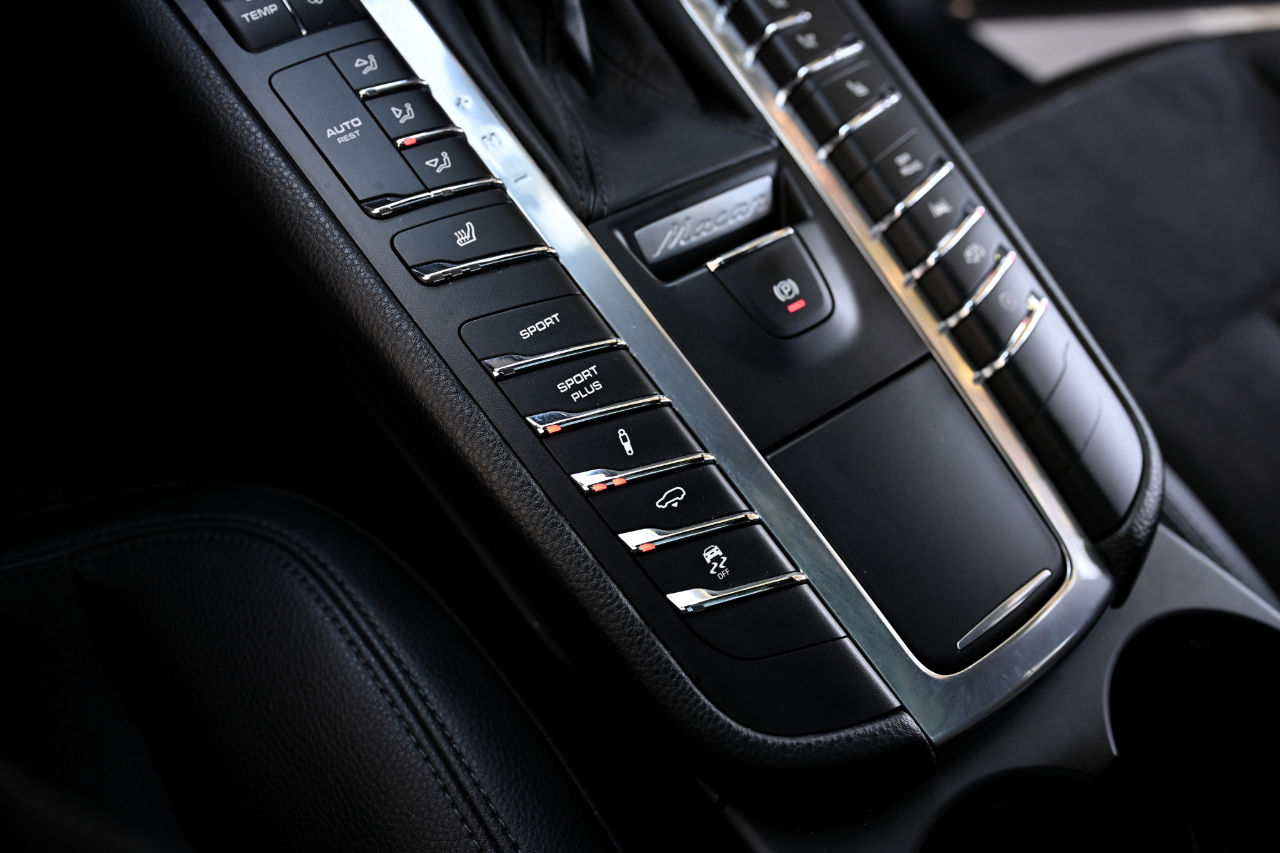 Porsche Macan Sport Edition AWD 2018