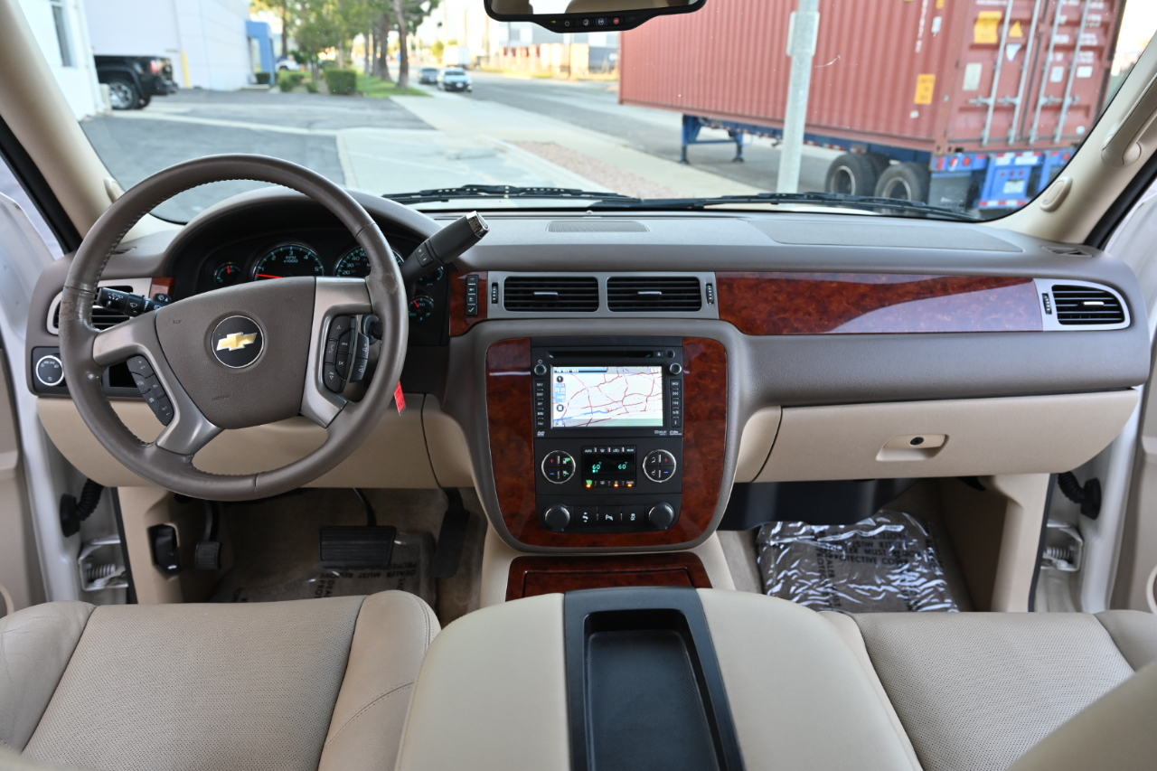 Chevrolet Suburban 1500 LTZ 2013