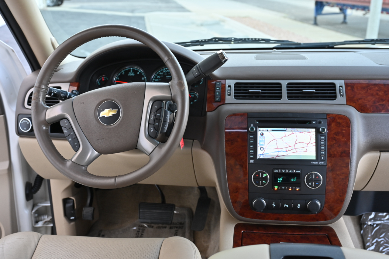 Chevrolet Suburban 1500 LTZ 2013