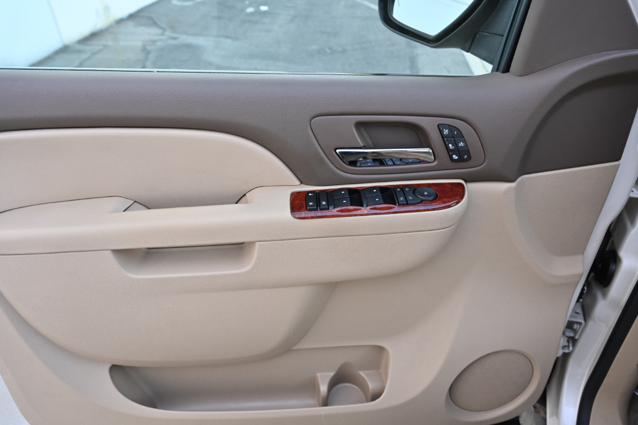 Chevrolet Suburban 1500 LTZ 2013