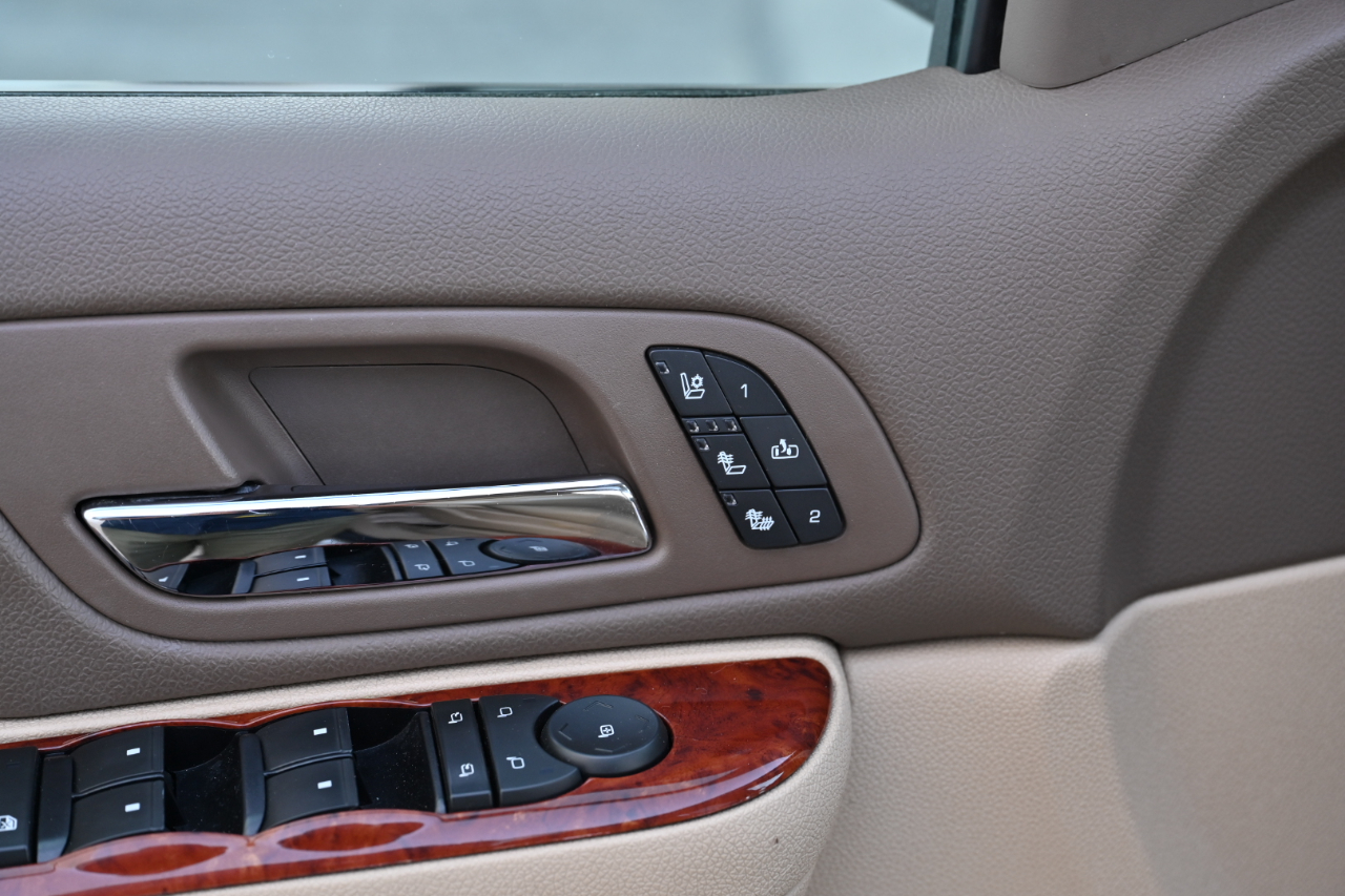 Chevrolet Suburban 1500 LTZ 2013