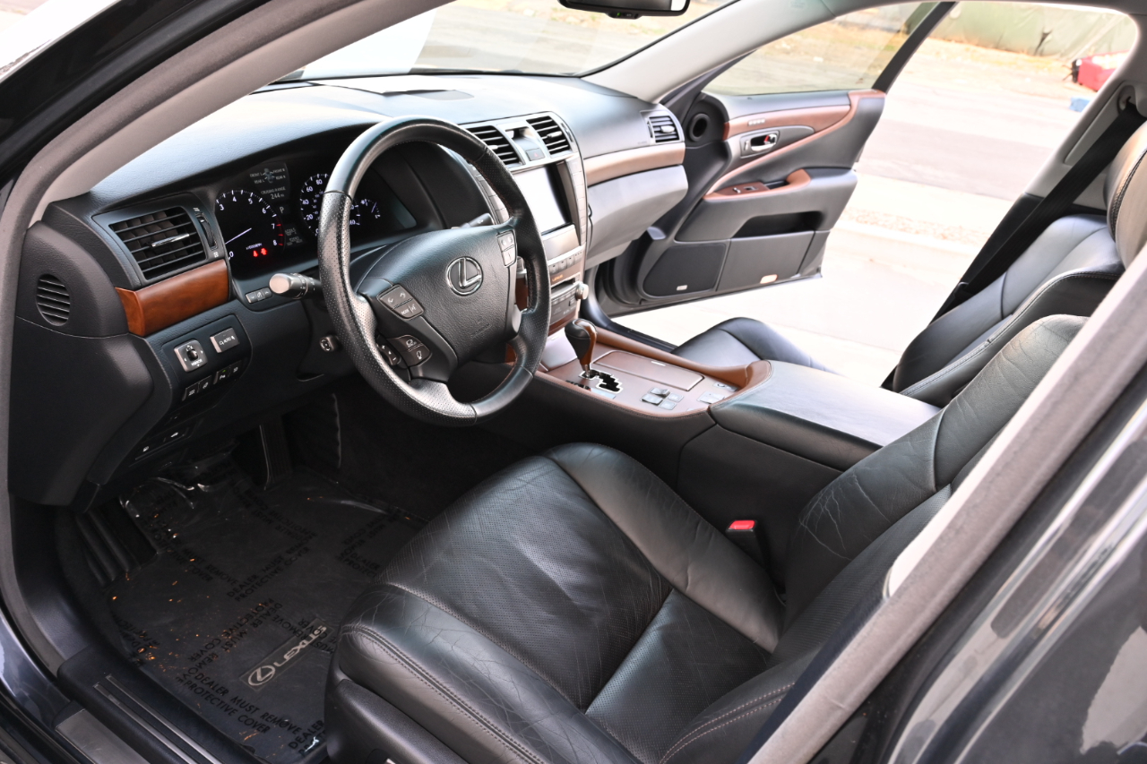 Lexus LS 460  2011