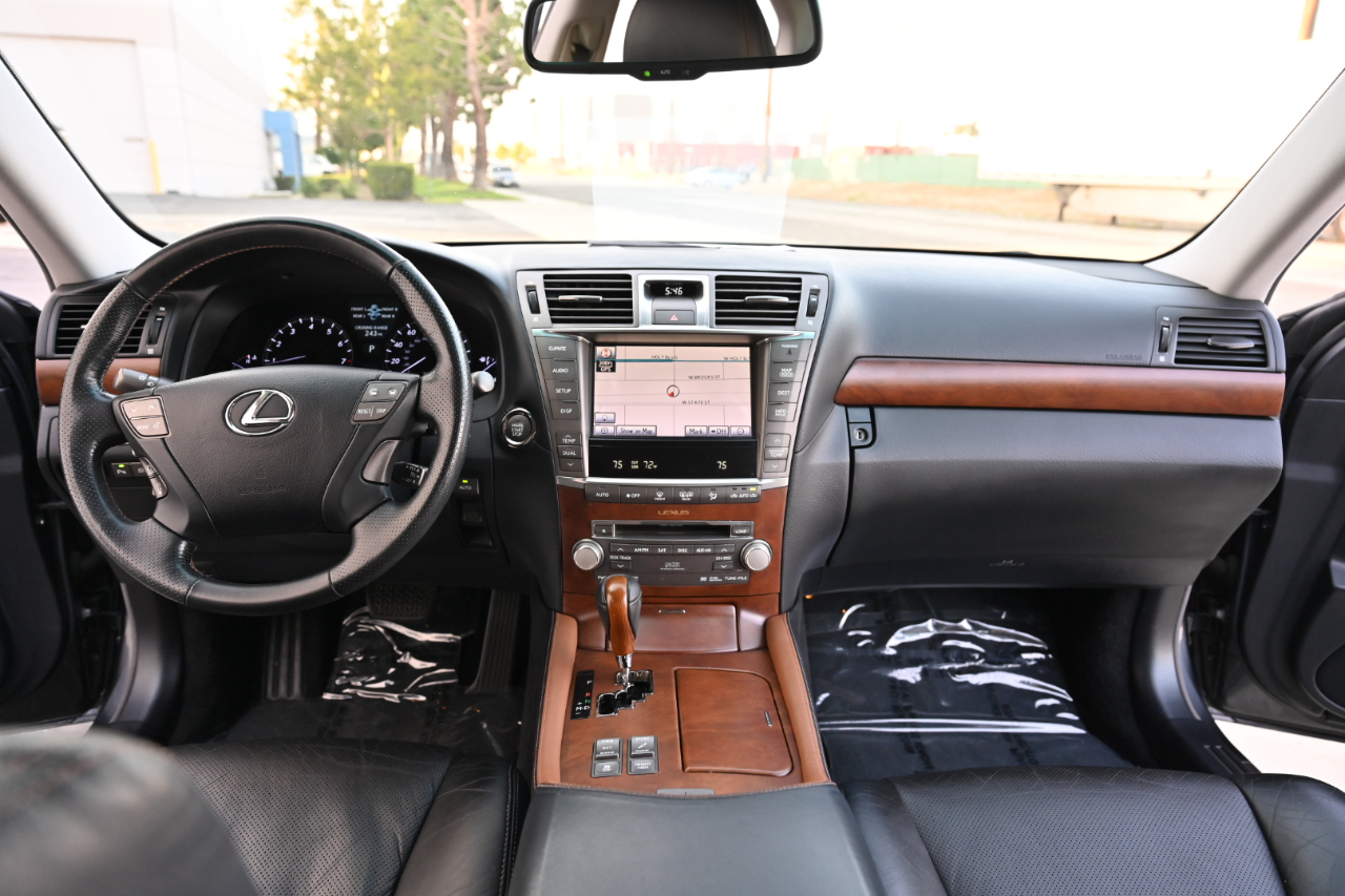 Lexus LS 460  2011