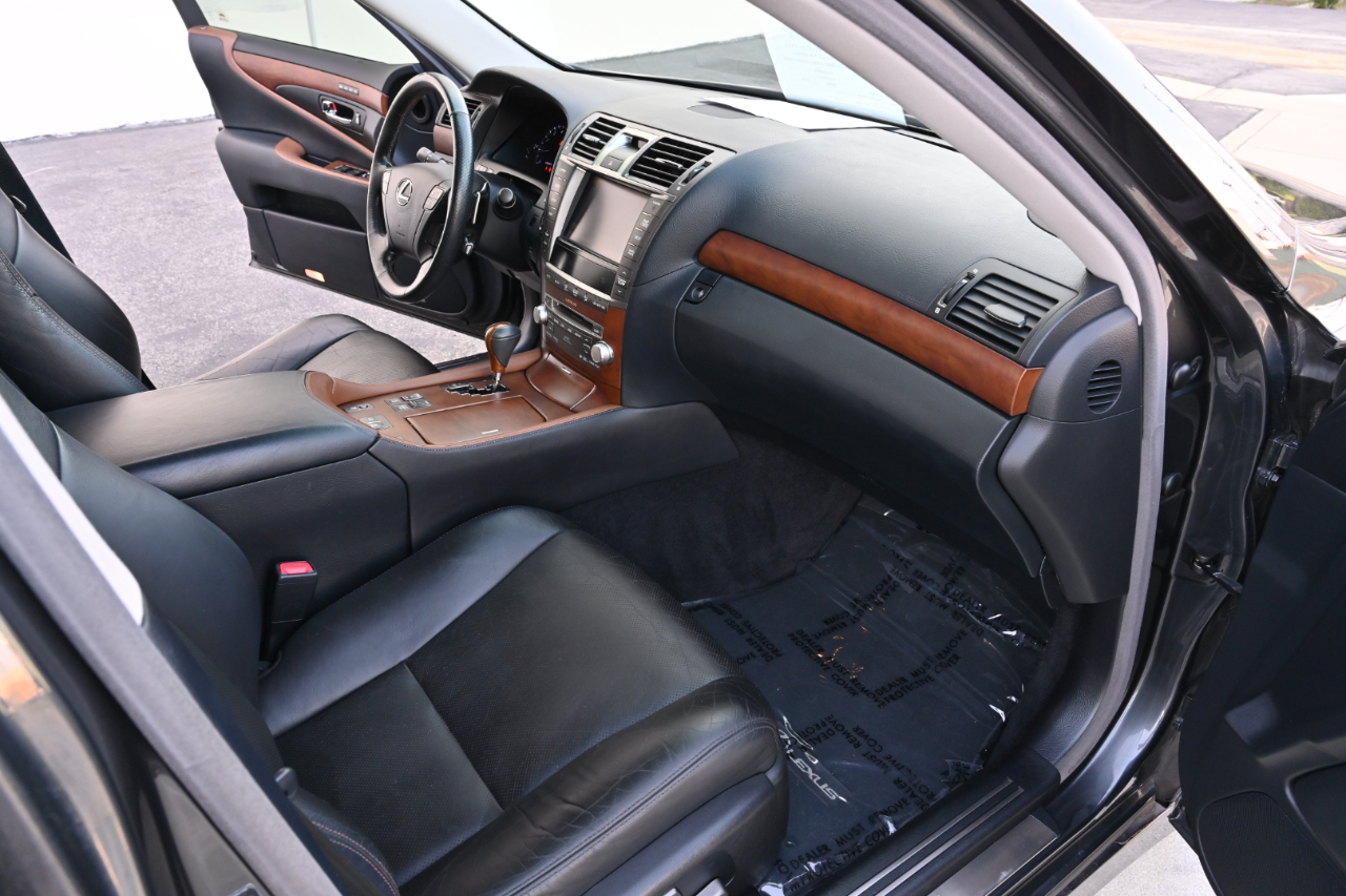Lexus LS 460  2011