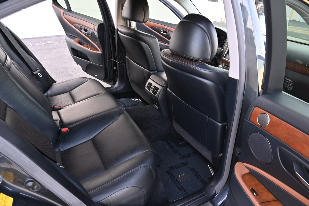 Lexus LS 460  2011