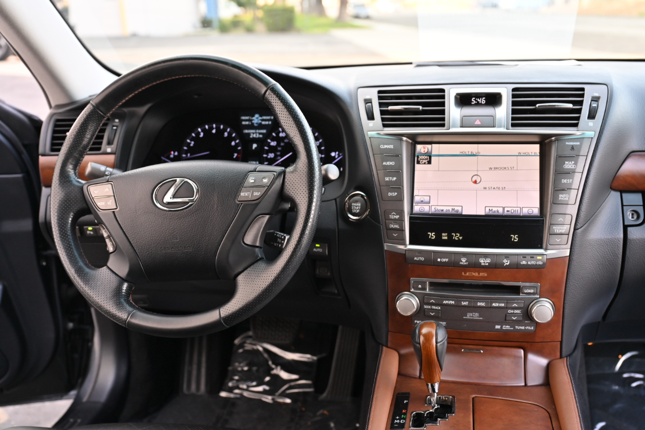 Lexus LS 460  2011