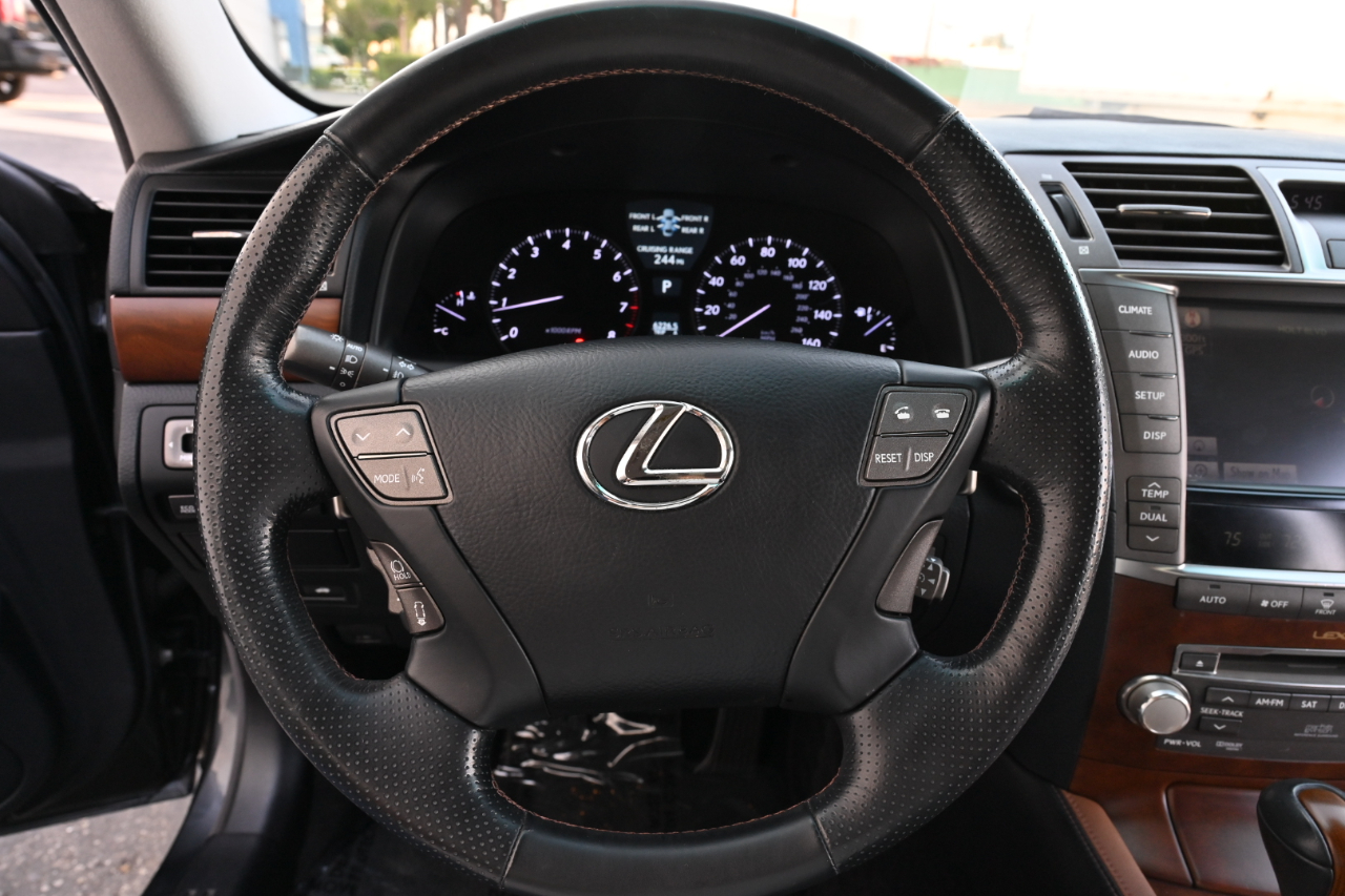 Lexus LS 460  2011