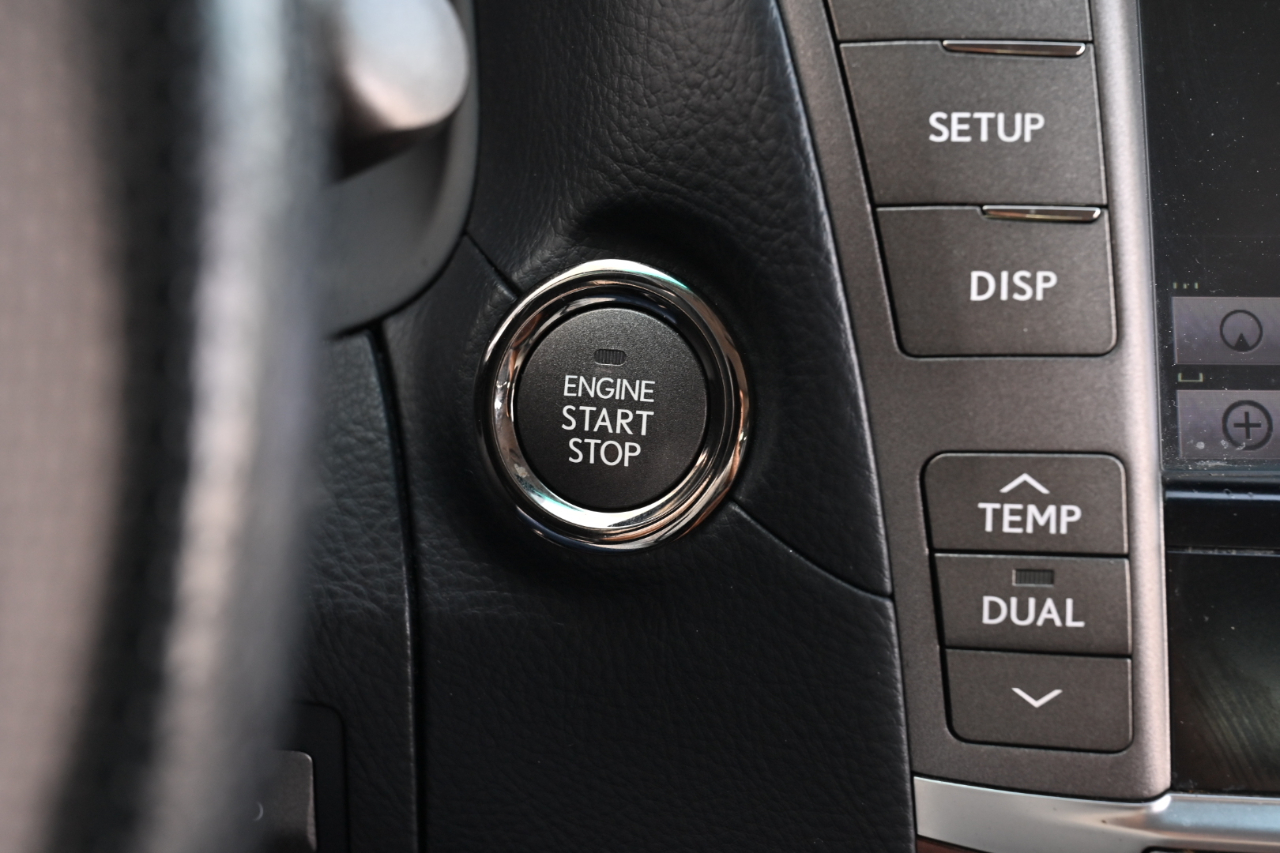 Lexus LS 460  2011