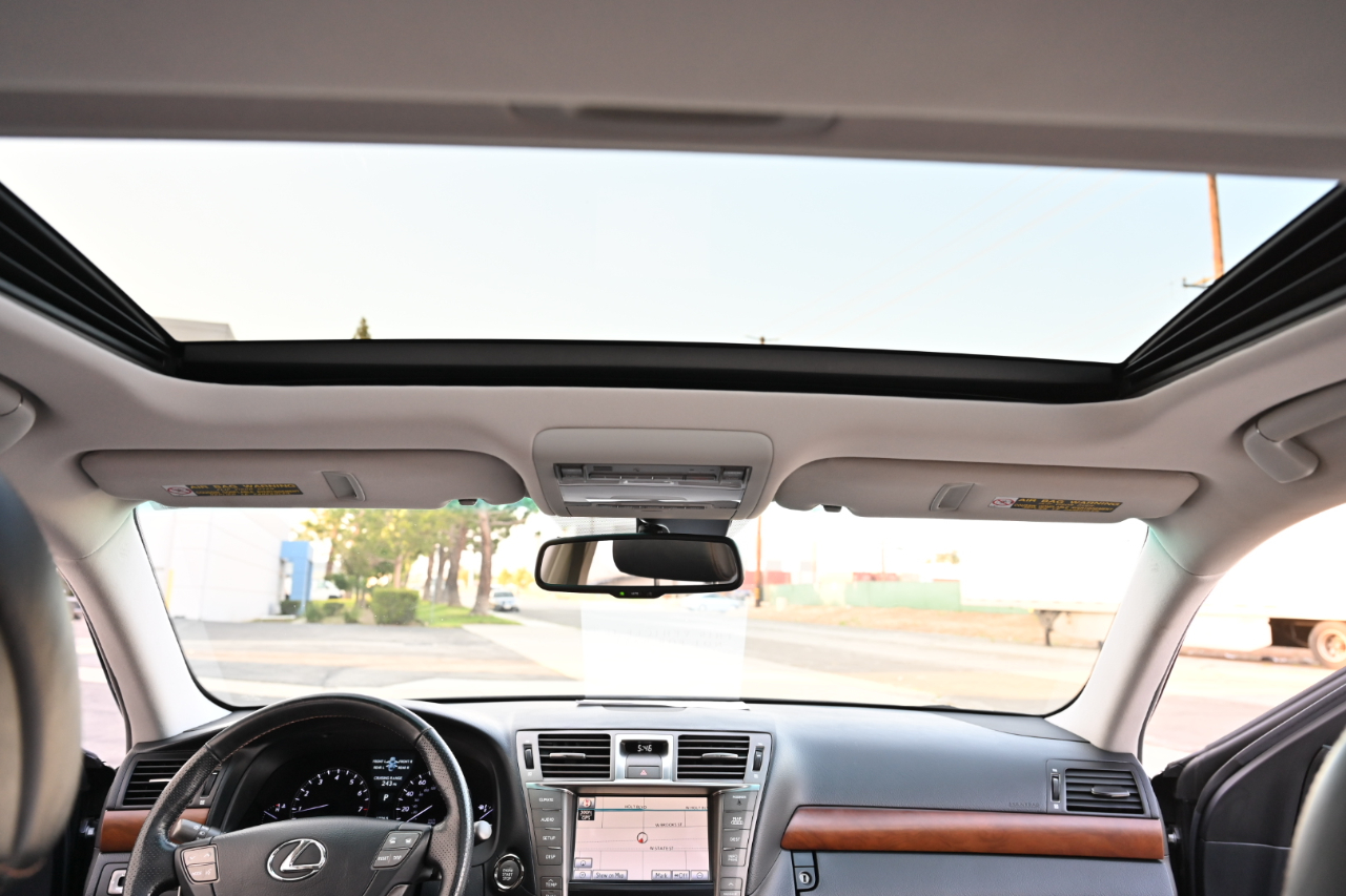 Lexus LS 460  2011