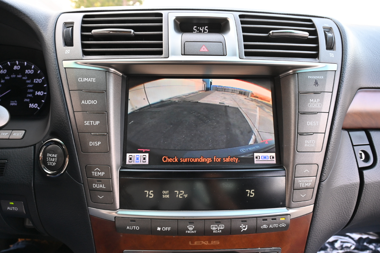 Lexus LS 460  2011