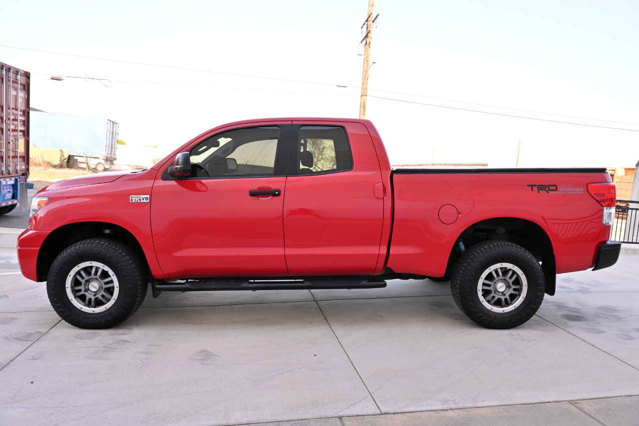 Toyota Tundra 4WD Truck  2013