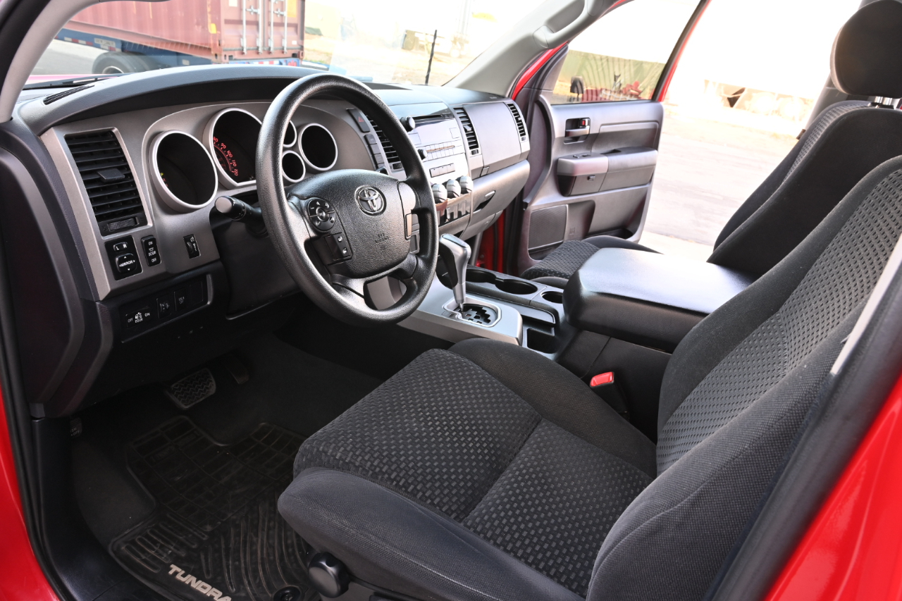 Toyota Tundra 4WD Truck  2013