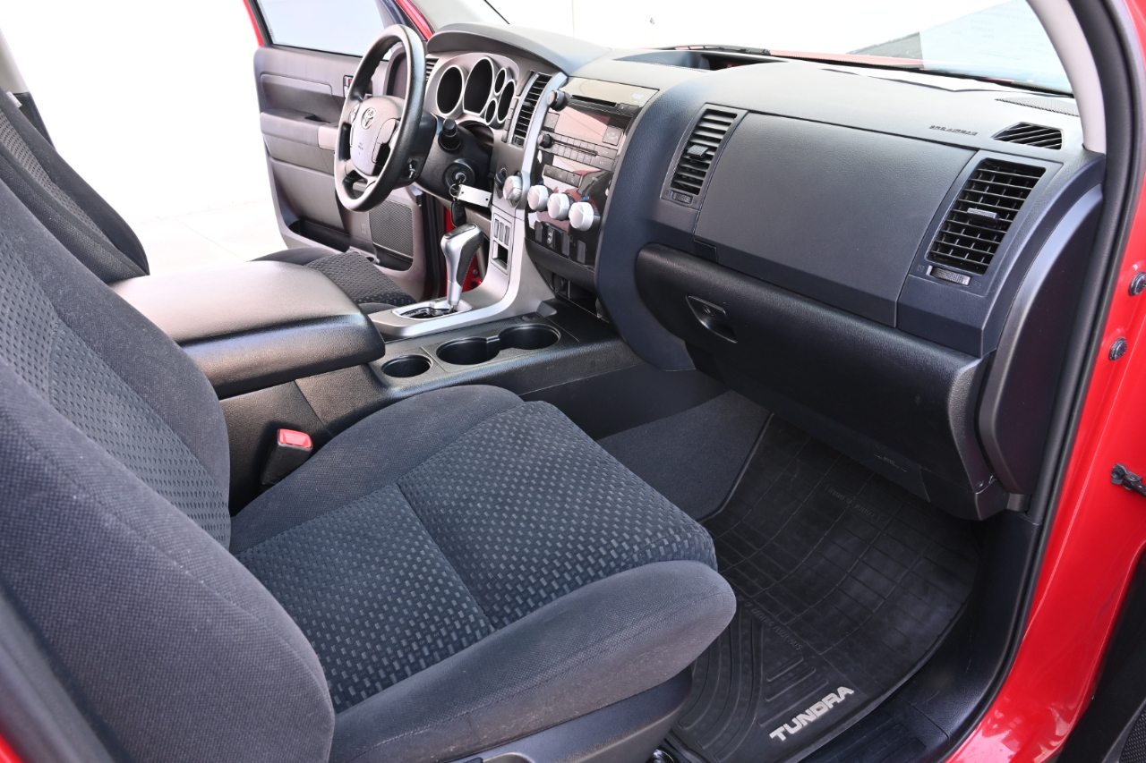 Toyota Tundra 4WD Truck  2013