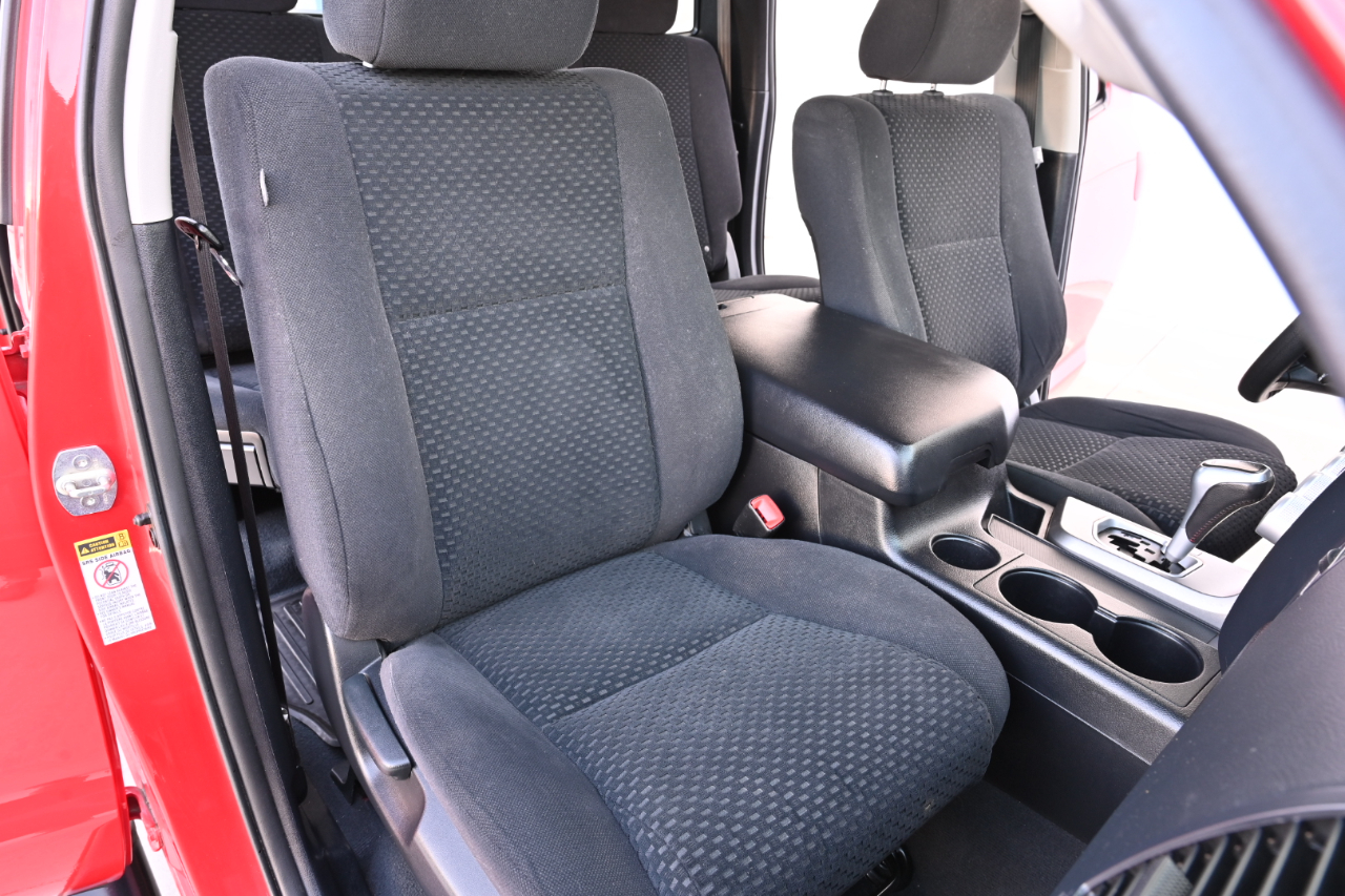 Toyota Tundra 4WD Truck  2013