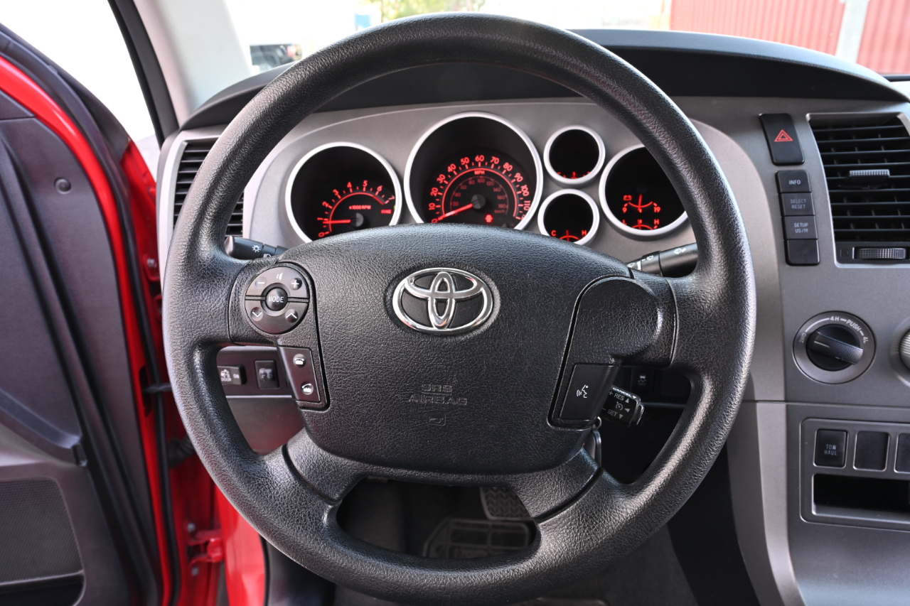 Toyota Tundra 4WD Truck  2013