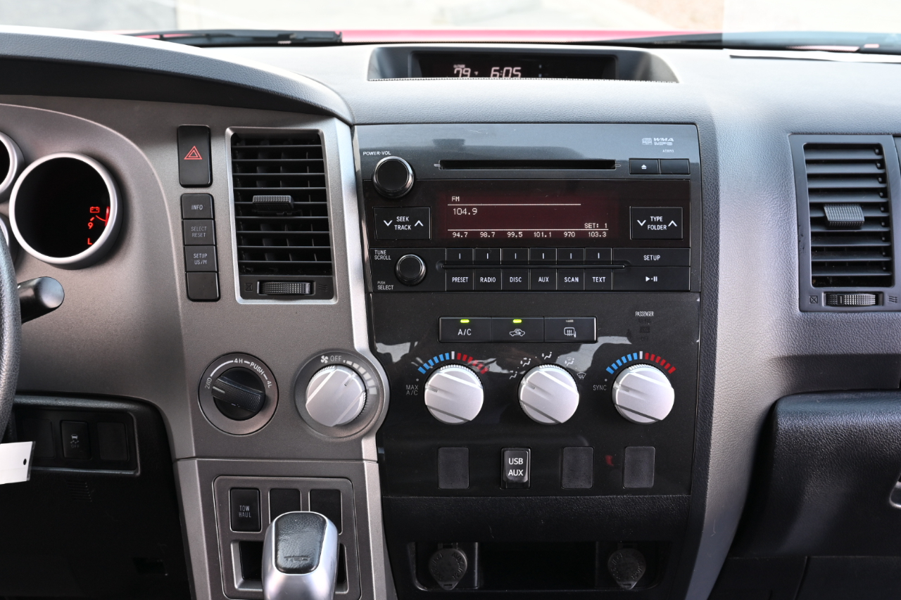 Toyota Tundra 4WD Truck  2013