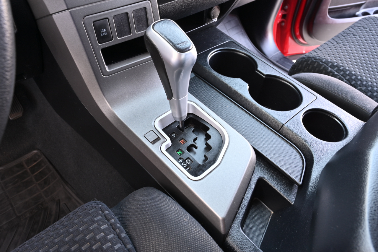 Toyota Tundra 4WD Truck  2013