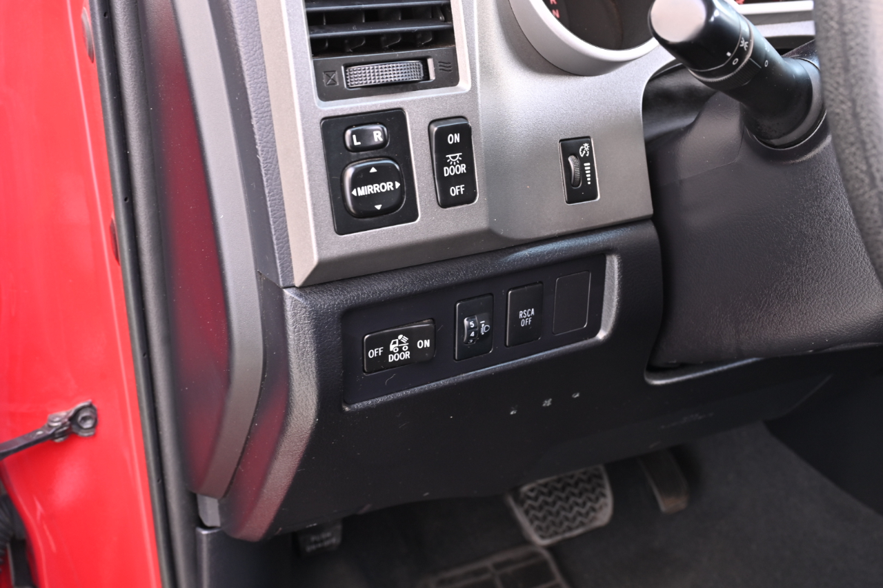 Toyota Tundra 4WD Truck  2013
