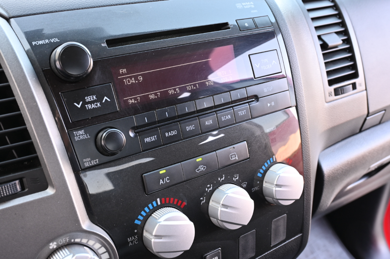 Toyota Tundra 4WD Truck  2013