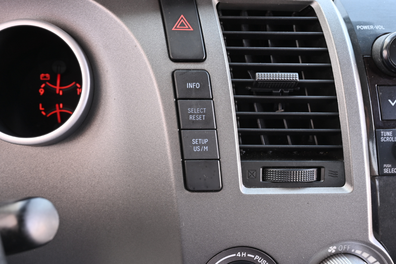 Toyota Tundra 4WD Truck  2013