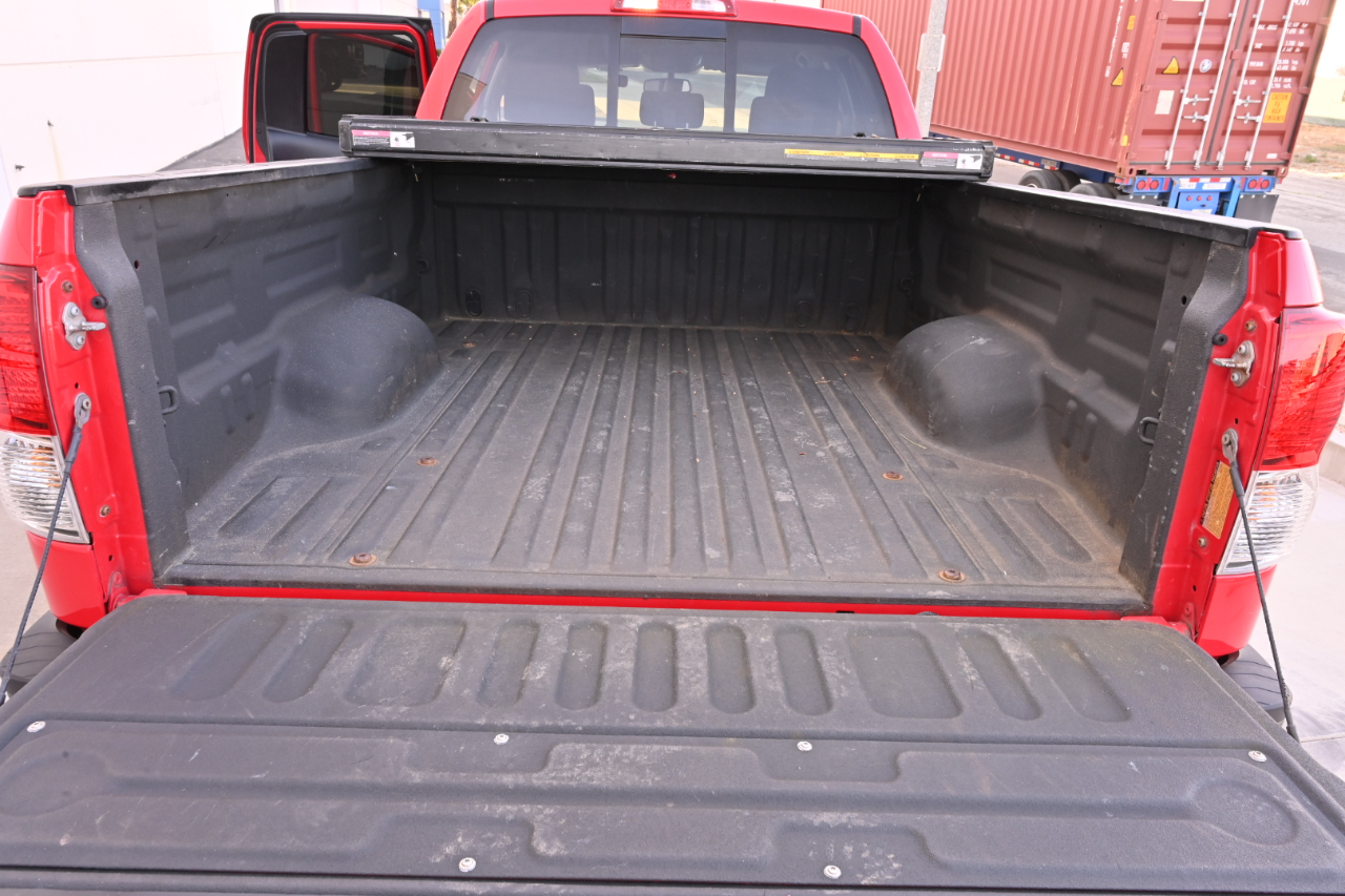 Toyota Tundra 4WD Truck  2013