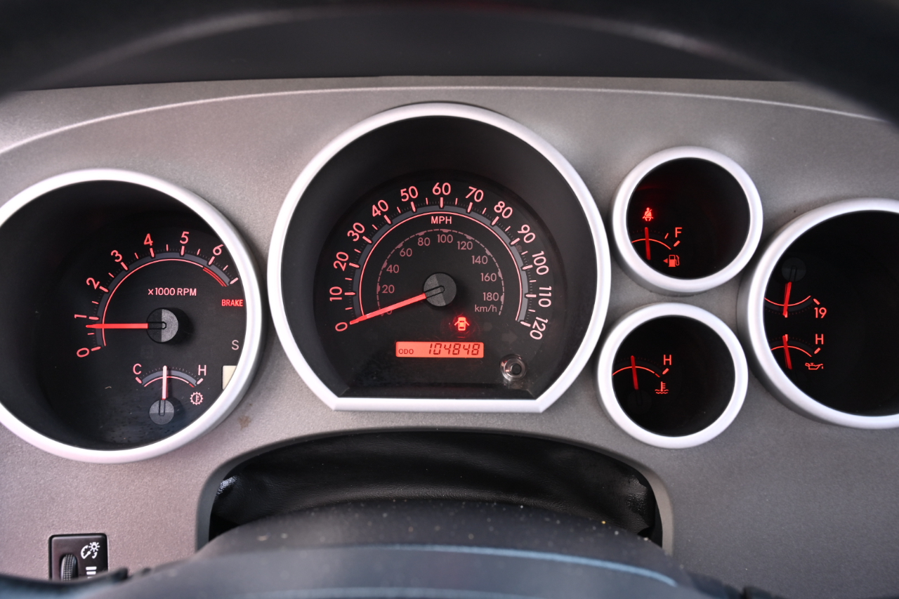Toyota Tundra 4WD Truck  2013