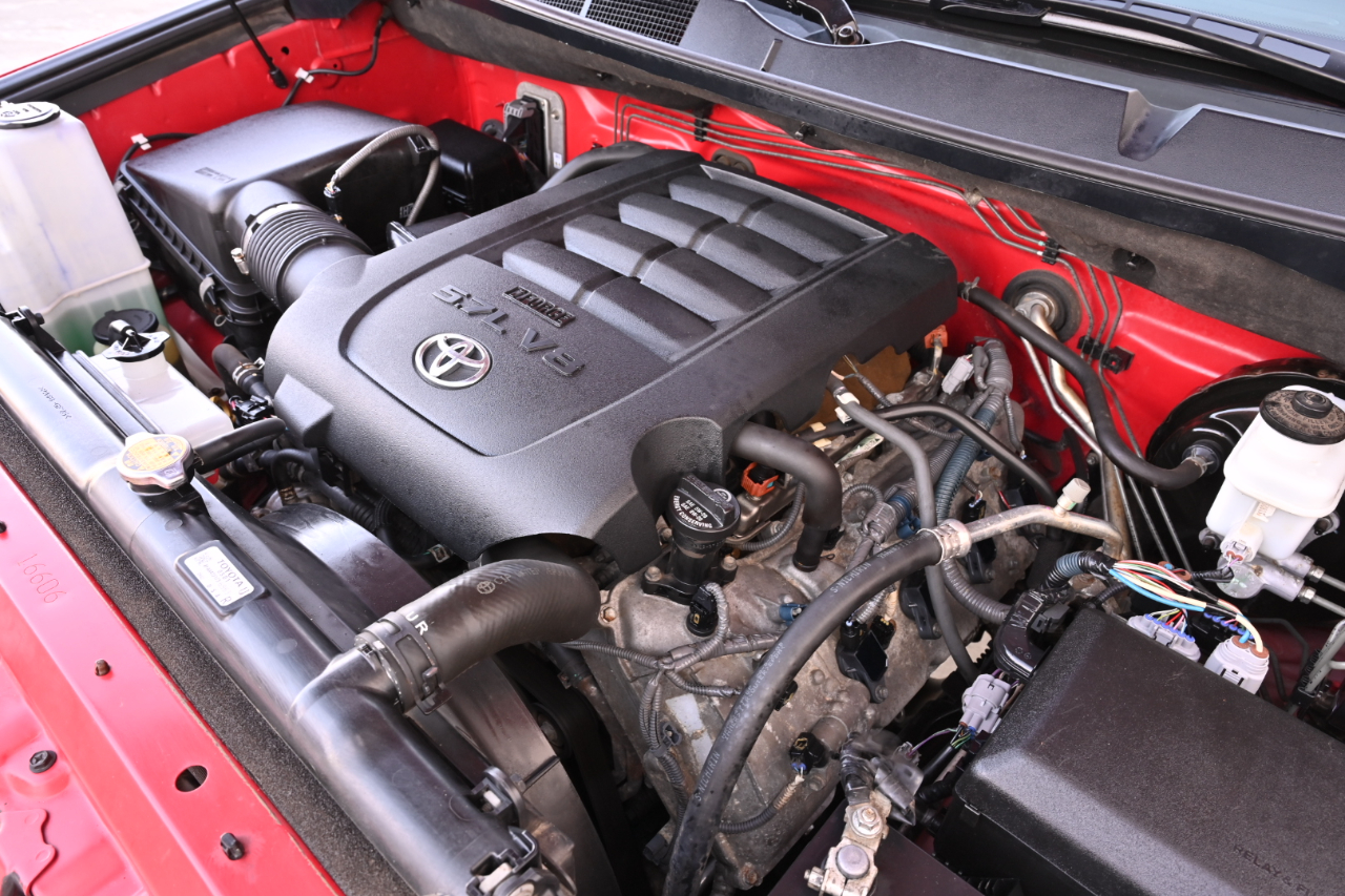 Toyota Tundra 4WD Truck  2013