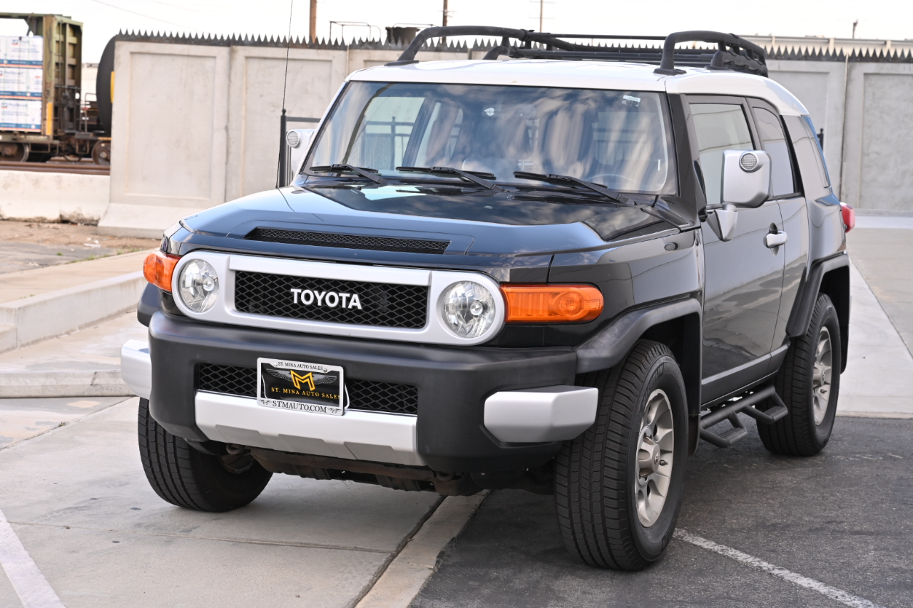 Toyota FJ Cruiser 2WD 2011