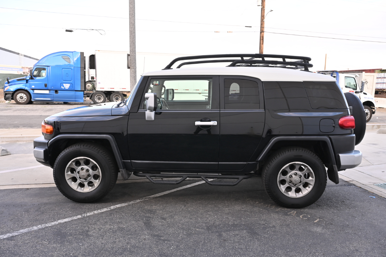 Toyota FJ Cruiser 2WD 2011