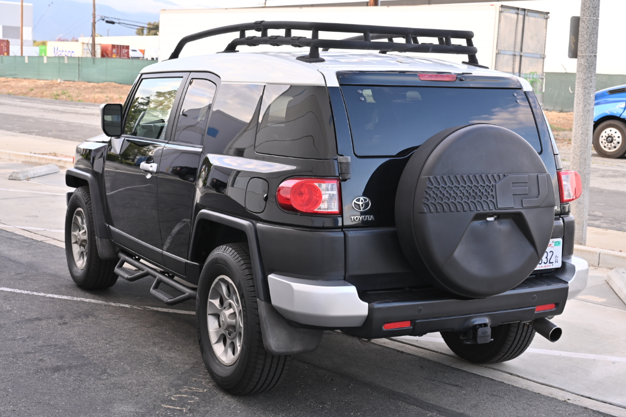 Toyota FJ Cruiser 2WD 2011