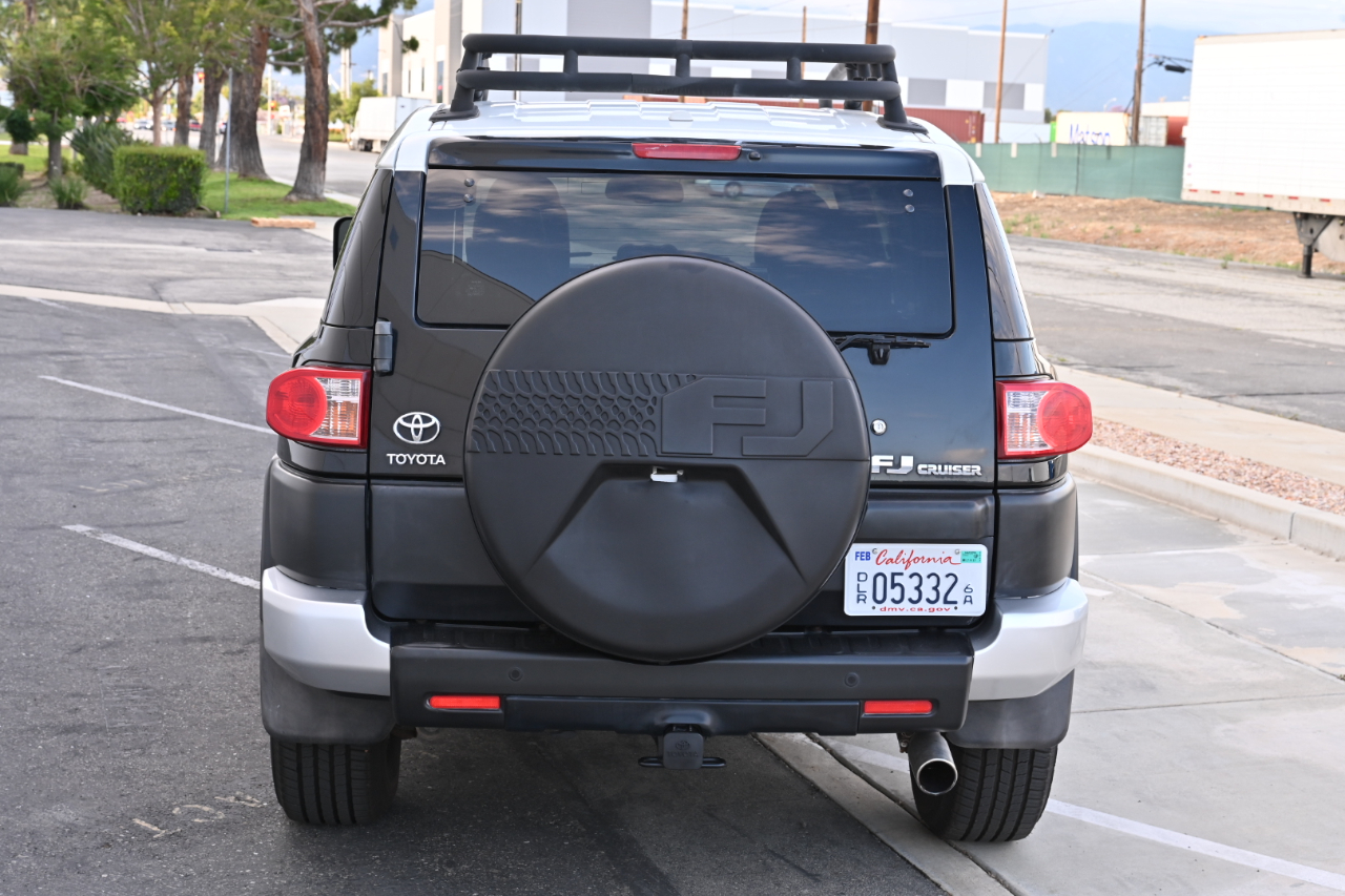 Toyota FJ Cruiser 2WD 2011