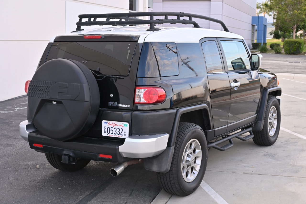 Toyota FJ Cruiser 2WD 2011