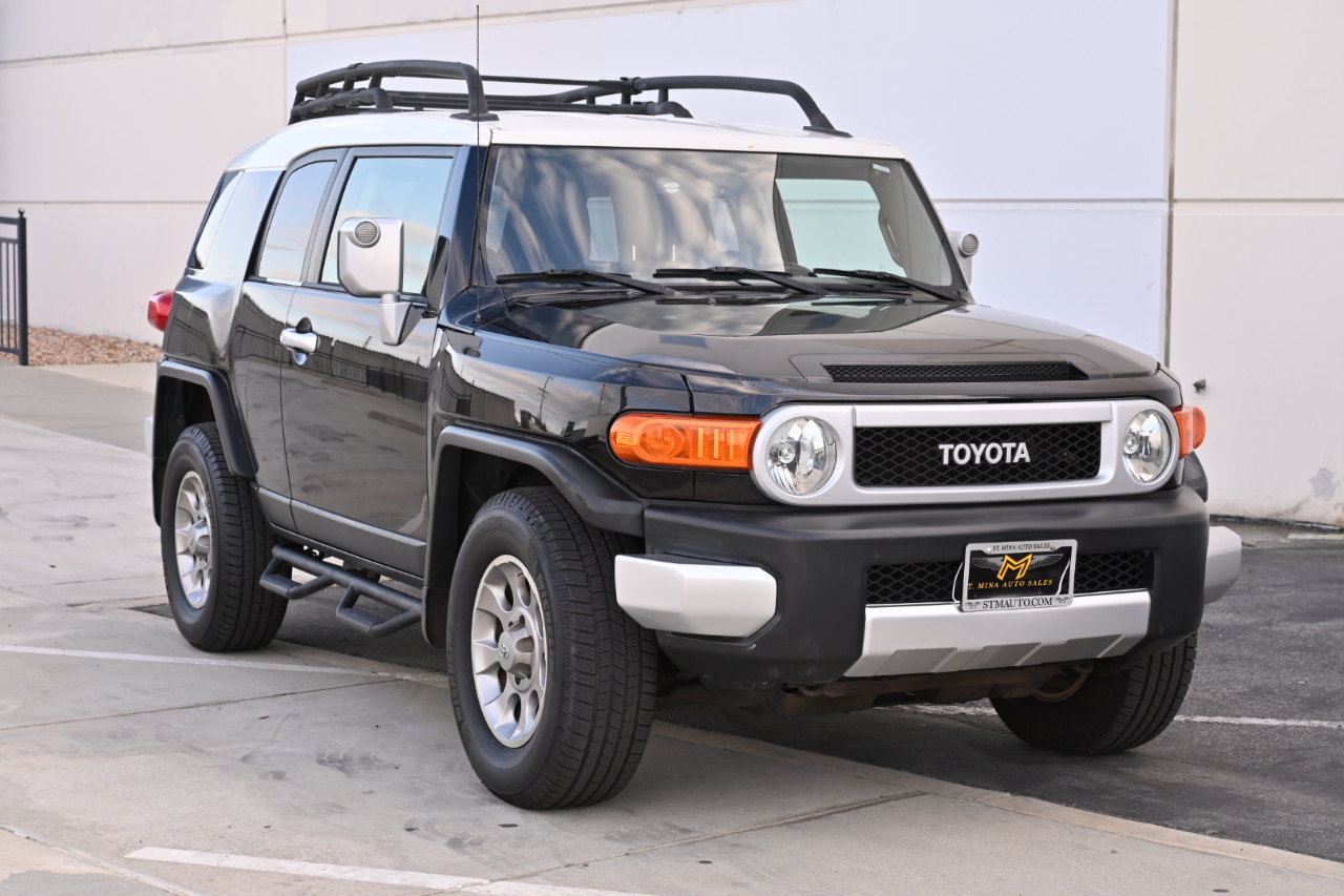Toyota FJ Cruiser 2WD 2011
